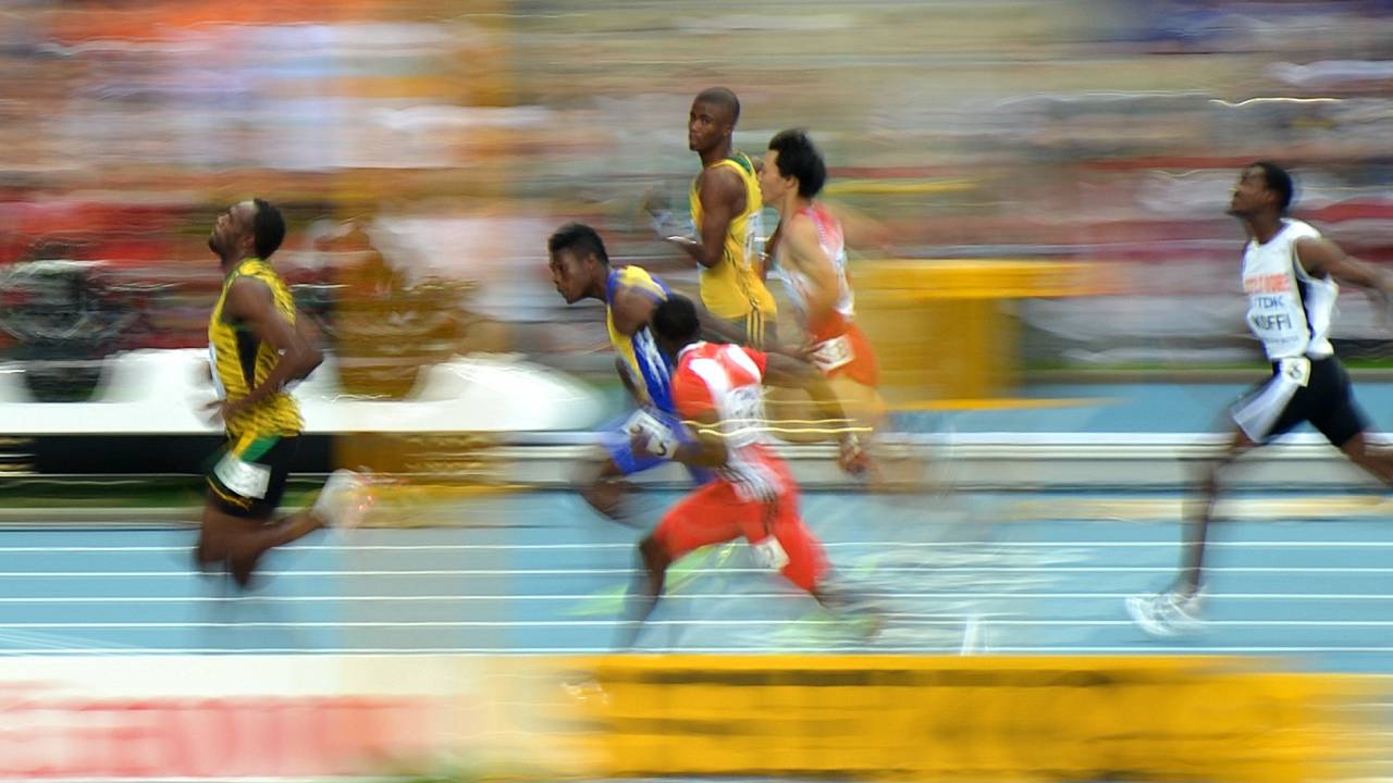 सरल रेखा में गति का अर्थ समझने के लिए खेलों का उपयोग