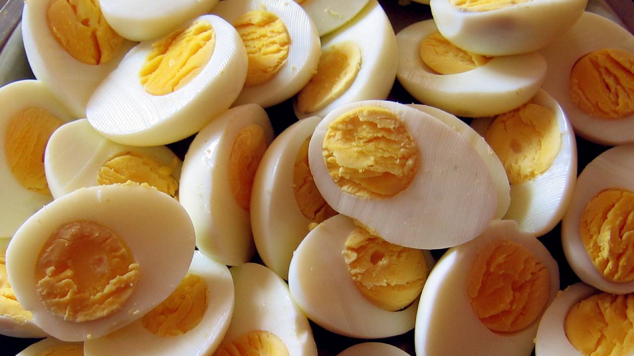 Why add eggs to midday meals?